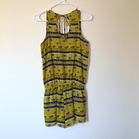 Yellow short romper! Size M - Picture 2 of 2